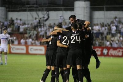 Libertad venció a Nacional y se ubicó en la cima de la tabla