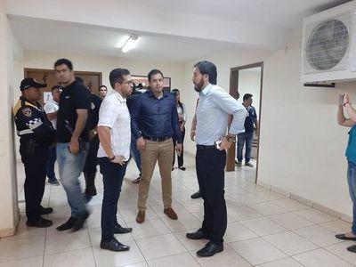 Justo Zacarías trata de incapaz a Prieto y dice que el desalojo de la oficina parlamentaria es una revancha política