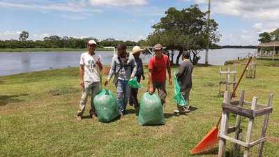 Sampedranos se organizan y realizan jornada de limpieza a orillas del Río Jejui.