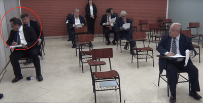 Dos doctores aspirantes a ministro de Corte “soplándose” en examen: “Por ética deberían renunciar”, dicen