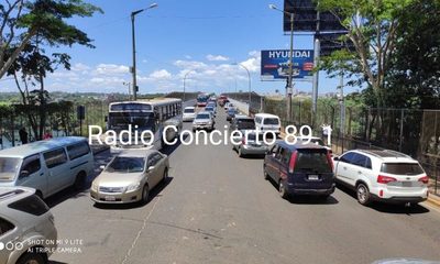Conflicto entre mototaxistas provoca cierre de puente