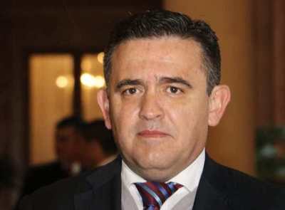 Eduardo Petta sería destituido del MEC