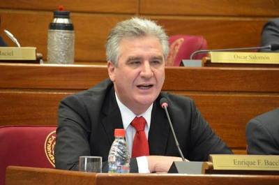 Bacchetta afirma que Petta abordó mal el problema de los libros con errores
