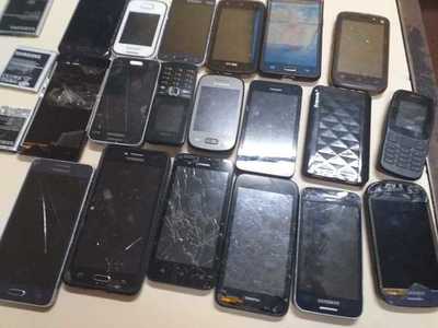 Incautan 19 celulares en Tacumbú