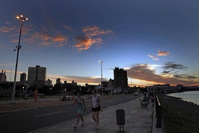 Pronostican un día muy caluroso y con lluvia desde la tarde