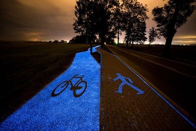 Polonia: Conoce la ciclovía que brilla en la noche y se recarga con el sol