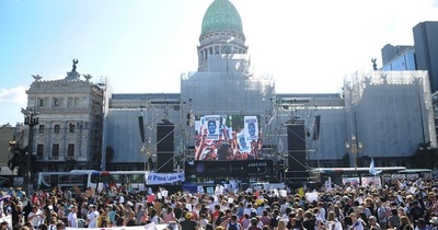 Familiares de Fernando Sosa se manifiestan frente al Congreso argentino a un mes de su muerte