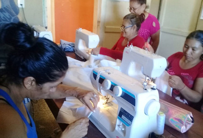 Mujeres privadas de libertad del penal de Concepción culminan curso de corte y confección
