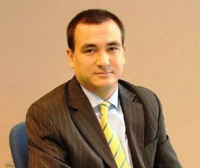 Economista sugiere la utilización de tarjetas de crédito para sostener el crecimiento económico