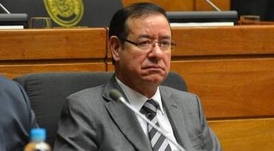 Cuevas dice que reglamento lo habilita a contratar funcionarios, pero no sabe cual es la normativa