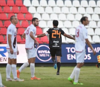 Relajado y todo, Olimpia salva el invicto