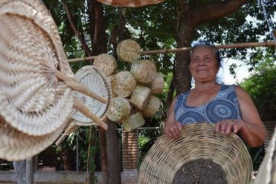En Día de la Mujer Paraguaya Radio Nacional resalta el trabajo de artesanas de varias ciudades del país