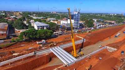Multiviaducto de CDE: finaliza montaje de vigas del puente oeste