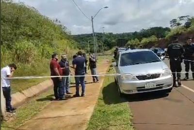 Encuentran dos cuerpos en el interior de un vehículo en CDE