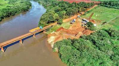 Trabajos en el futuro puente sobre el río Monday avanzan sin pausas