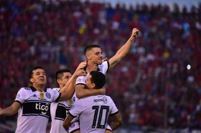 Olimpia castiga duro a Cerro