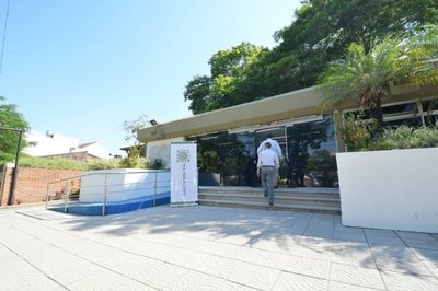Autoridades de la EBY presentan informe sobre incorporaciones y desvinculaciones en la institución