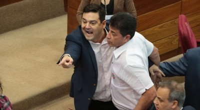 Levantan sesión del Senado luego de escándalo entre liberales