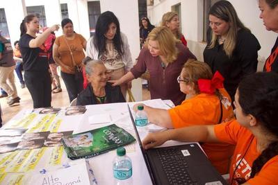 Ciudad Mujer Móvil llega hoy a Presidente Franco. Ofrecen asistencia a mujeres en diferentes áreas