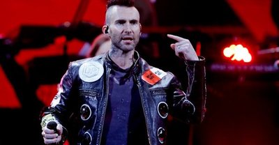 ¡Totalmente molesto! Adam Levine se bajó del escenario de la Quinta Vergara pidiendo irse lo antes posible
