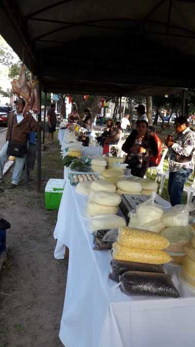 Feria de productos para la canasta básica.