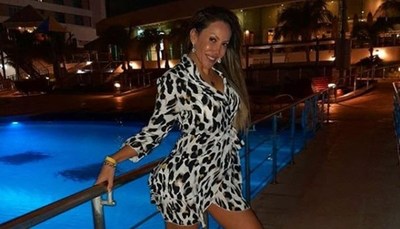 Ruth Alcaráz desatada en la playa