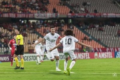 Libertad triunfa en Colombia en su debut en Copa
