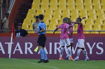 Independiente golea al Barcelona
