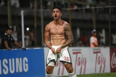 Olimpia: suspenden al "Pollo" Recalde por gesto obsceno