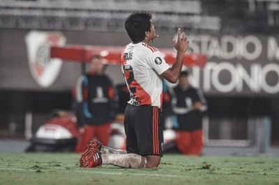Rojas aporta un gol en la paliza 8