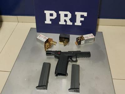 Dos hombres fueron detenidos con un arma fuego y municiones