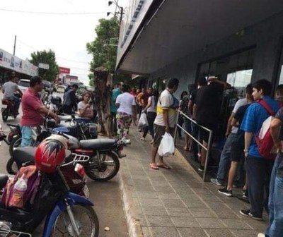 San Ignacio; piden urgente intervención policial frente al supermercado "Torito"