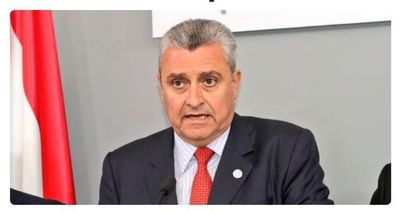 Un ministro irresponsable: volvió de Argentina y fue al Palacio de López