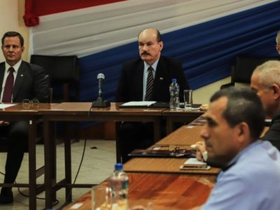 Militares despliegan patrullaje y hablan de guerra contra el virus