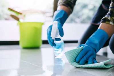 La importancia de desinfectar las superficies ante la persistencia del coronavirus en ellas