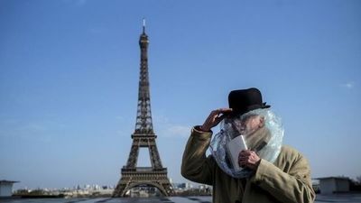 La Torre Eiffel rendirá homenaje a los "héroes" que luchan contra el COVID-19