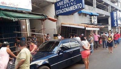 Peruano cruzó en canoa el Paraná y entró ilegalmente a la capital esteña