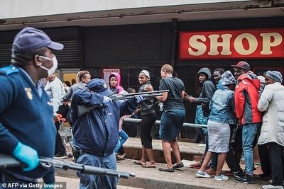 Balas de goma en Sudáfrica para que se respete confinamiento