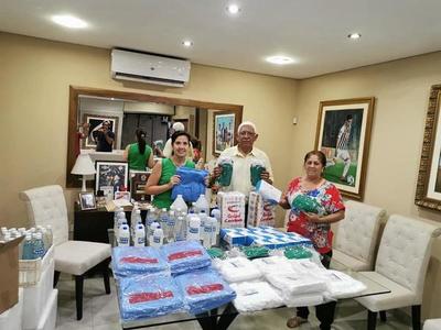 Futbolista dona insumos a Hospital de Limpio