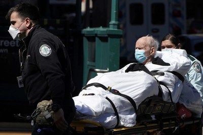 Trump extiende hasta el 30 de abril las restricciones por el coronavirus mientras los expertos calculan hasta 200.000 muertos