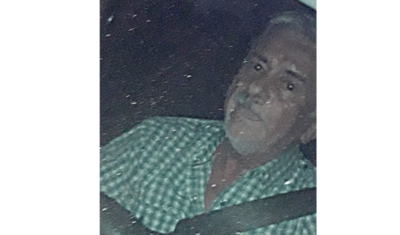 Periodista sorprendido al salir de motel de Cucho con un joven