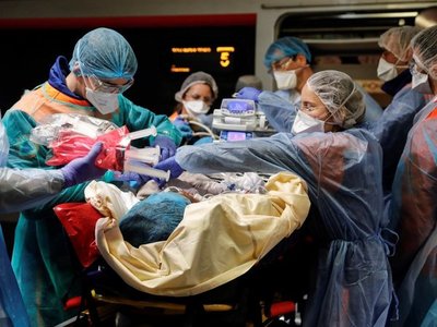 Francia traslada a 324 pacientes con Covid