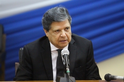 Gobierno adopta medidas para restringir tránsito de personas y vehículos