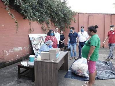 Beneficiarios del programa abrazo reciben kits de alimentos