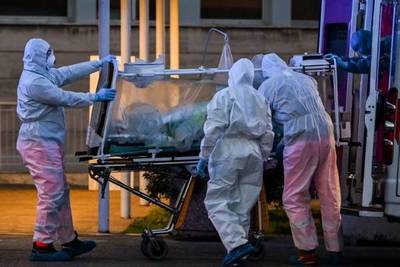 España lucha contra el coronavirus: "Estamos como en hospitales de guerra"