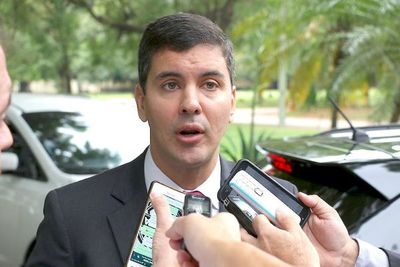 Peña pide a senadores que no perpetúen privilegios de unos pocos