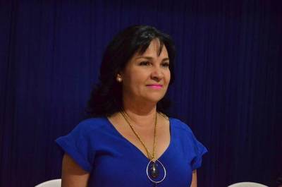 Bajac viajó a Perú para encuentro religioso con pasaje y viático del Senado