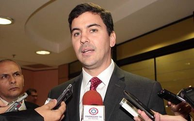 Santiago Peña insiste en reforma estructural del Estado, priorizar a la gente y flexibilizar normas financieras