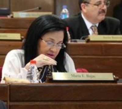 Fiscal imputa a senadora por supuesto incumplimiento de cuarentena