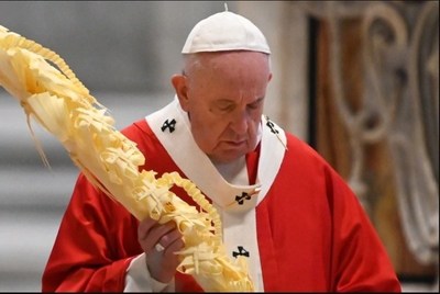 El papa Francisco celebró sin público la misa del Domingo de Ramos: “Los verdaderos héroes que salen a la luz estos días no tienen fama ni dinero”